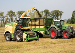 2WD फोरेज हार्वेस्टर Krone BiG X 680