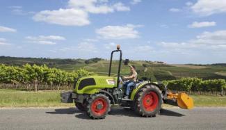 2WD ट्रैक्टर Claas Nexos 210 VE