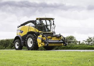 4WD फोरेज हार्वेस्टर New Holland FR 480