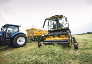 4WD फोरेज हार्वेस्टर New Holland FR 550