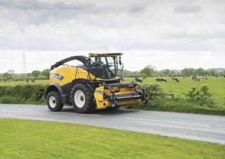 4WD फोरेज हार्वेस्टर New Holland FR 550