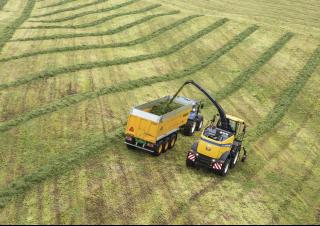 4WD फोरेज हार्वेस्टर New Holland FR 550