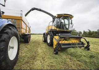 4WD फोरेज हार्वेस्टर New Holland FR 550