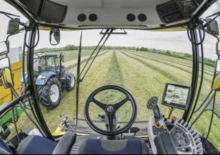 4WD फोरेज हार्वेस्टर New Holland FR 550