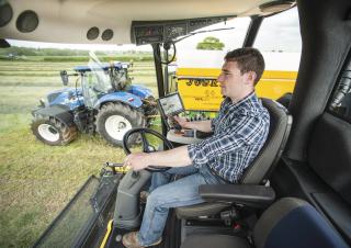 4WD फोरेज हार्वेस्टर New Holland FR 550