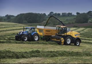 4WD फोरेज हार्वेस्टर New Holland FR 550