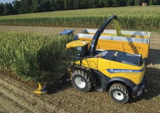 4WD फोरेज हार्वेस्टर New Holland FR 780