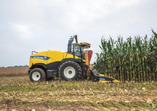 4WD फोरेज हार्वेस्टर New Holland FR 850