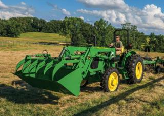 4WD ट्रैक्टर John Deere 5100E 