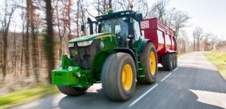 4WD ट्रैक्टर John Deere 7200 R