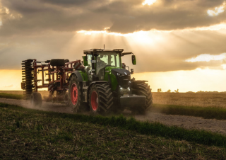 4WD ट्रैक्टर Fendt 832 Vario Profi+ 