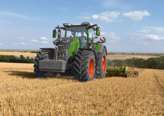 4WD ट्रैक्टर Fendt 832 Vario Profi+ 
