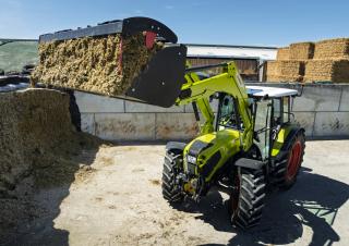4WD ट्रैक्टर Claas Axos 3.105 Trend