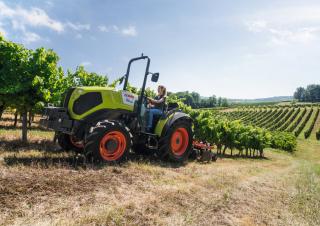 4WD ट्रैक्टर Claas Nexos 230 VL