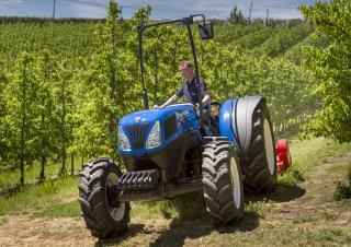 4WD ट्रैक्टर New Holland T 4.95 LP