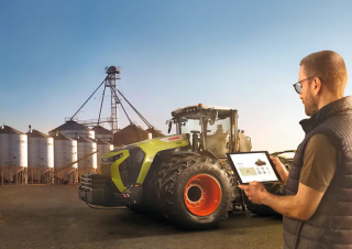 4WD ट्रैक्टर Claas Xerion 12.590 Trac
