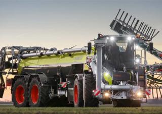 4WD ट्रैक्टर Claas Xerion 4200 Saddle Trac 