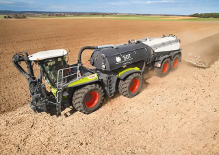 4WD ट्रैक्टर Claas Xerion 4200 Saddle Trac 