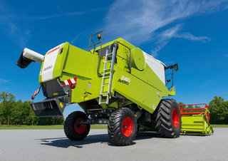 कंबाइन हार्वेस्टर Claas Avero 160