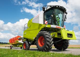 कंबाइन हार्वेस्टर Claas Avero 240
