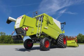 कंबाइन हार्वेस्टर Claas Avero 240