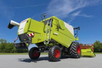 कंबाइन हार्वेस्टर Claas Avero 240