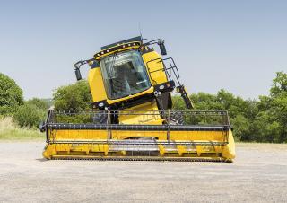 कंबाइन हार्वेस्टर New Holland TC5.90 SCR