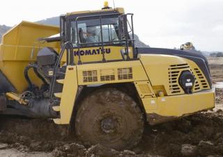 आर्टिकुलेटेड डंप ट्रक Komatsu HM300-5E0