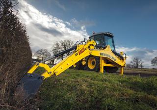 बैकहो लोडर New Holland B100C TC