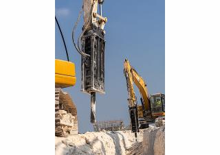 अटैचमेंट हाइड्रोलिक ब्रेकर Caterpillar H110 GC