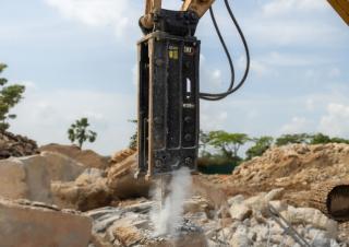 अटैचमेंट हाइड्रोलिक ब्रेकर Caterpillar H120 GC