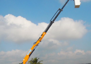 हाइड्रोलिक लोडिंग क्रेन Effer 80 2S