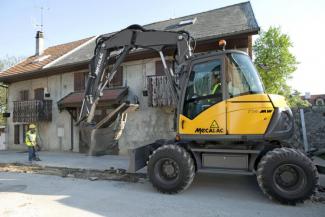 व्हील एक्सकेवेटर Mecalac 714 MW e