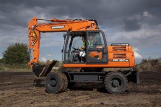 व्हील एक्सकेवेटर Doosan DX160W-3
