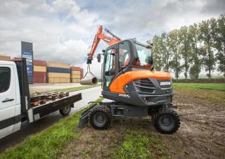 व्हील एक्सकेवेटर Doosan DX57W-5