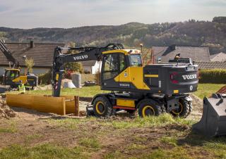 व्हील एक्सकेवेटर Volvo EW220E