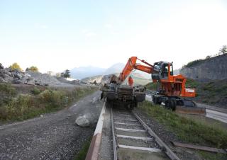 क्रॉलर एक्सकेवेटर Hitachi ZX 180 W