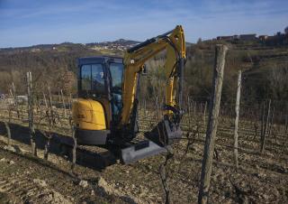मिनी एक्सकेवेटर New Holland E26C