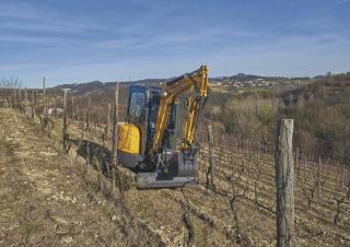 मिनी एक्सकेवेटर New Holland E26C