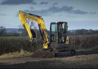 मिनी एक्सकेवेटर New Holland E50B SR