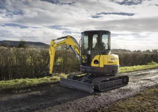 मिनी एक्सकेवेटर New Holland E50B SR