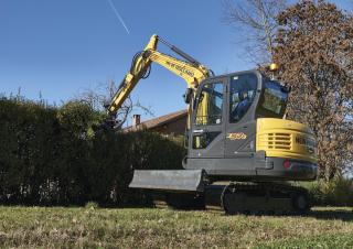 मिनी एक्सकेवेटर New Holland E57C