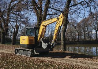 क्रॉलर एक्सकेवेटर New Holland E60C