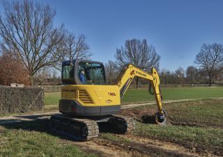 क्रॉलर एक्सकेवेटर New Holland E60C