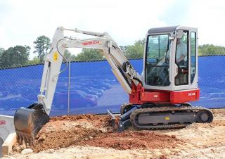 मिनी एक्सकेवेटर Takeuchi TB 138 FR