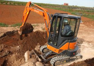 मिनी एक्सकेवेटर Hitachi ZX 35 U-2