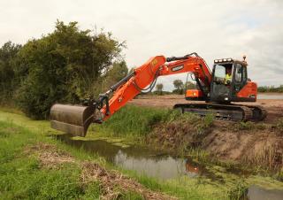 क्रॉलर एक्सकेवेटर Doosan DX140LC-3