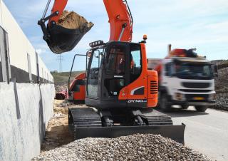 क्रॉलर एक्सकेवेटर Doosan DX140LCR-5