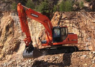 क्रॉलर एक्सकेवेटर Doosan DX225LC-3 SLR