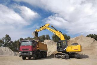 क्रॉलर एक्सकेवेटर New Holland E215C LC